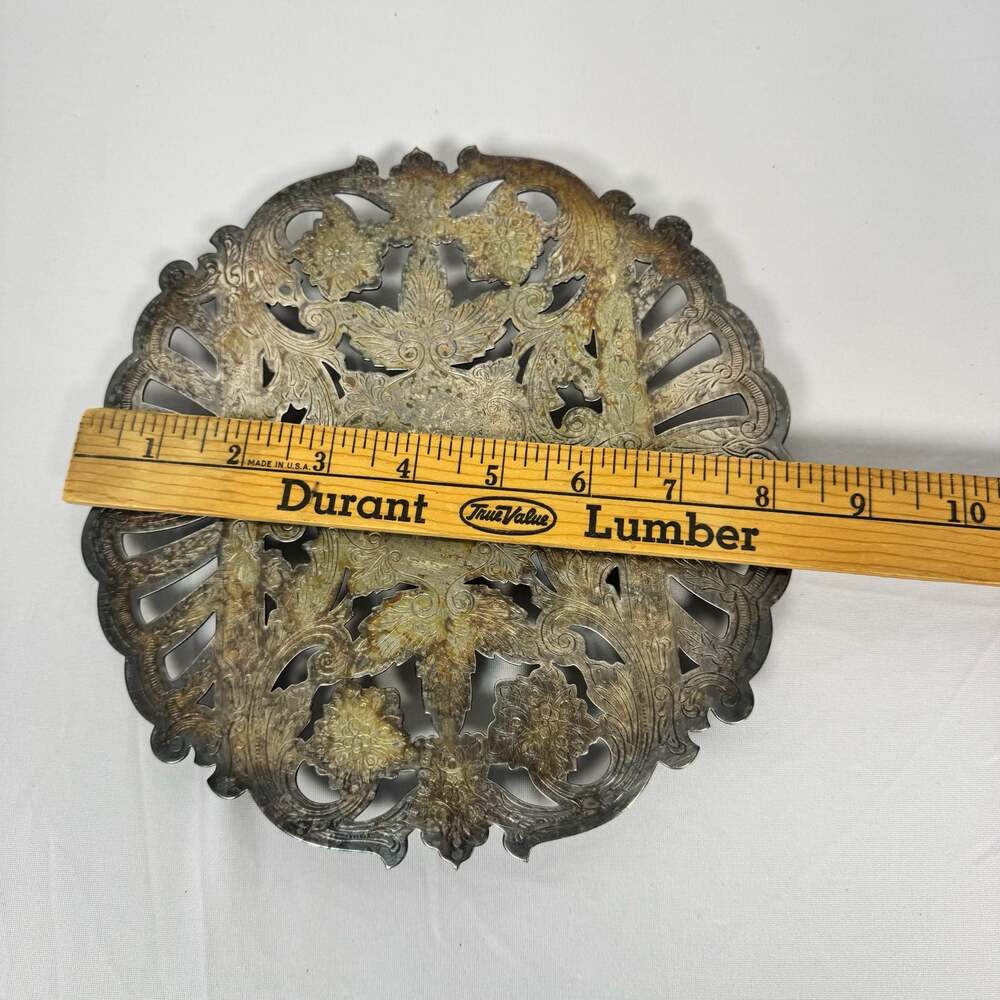 Vintage Wallace Silverplate Ornate Filigree Etched 8.5” Round Footed Trivet - Picture 4 of 5